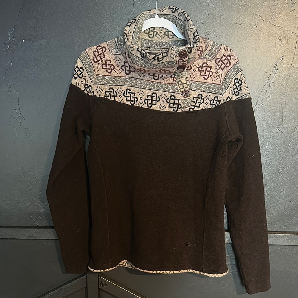 4/$16 Sherpa Women's Brown and Cream Sweater